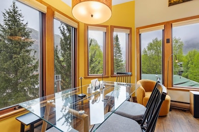 Manitou Riverhouse 101