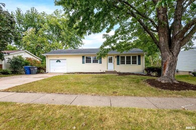 3106 Maplecrest Rd, Bettendorf, IA 52722 - photo 2