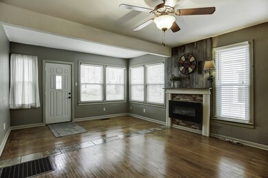 1404 Sprott St, Auburn, IN 46706 - photo 3