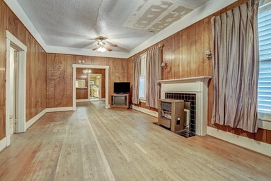 Oversized rooms with a nice flow through the living, dining and kitchen!
