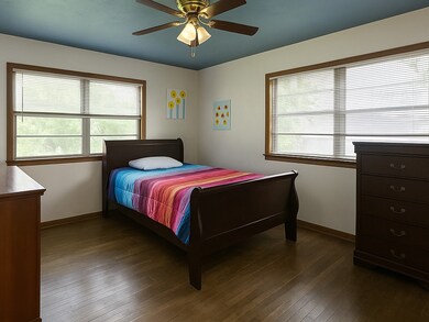 Bedroom 2
(Virtual decluttering applied)