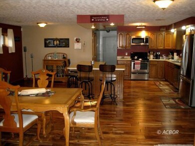 Dining into Kitchen