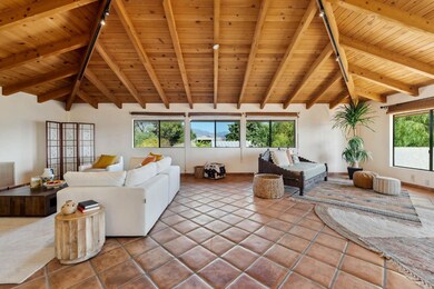 Upper Living area - 1119 N Signal St
