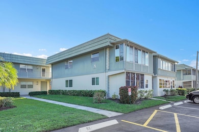 646 Flanders N, Delray Beach, FL 33484 - photo 2