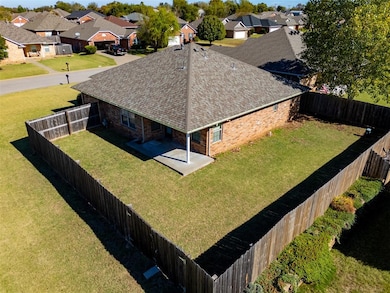 1933 Rain Tree Dr, Shawnee, OK 74804 - photo 3