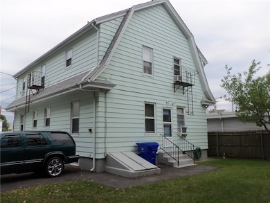 997 York Ave, Pawtucket, RI 02861 - photo 2