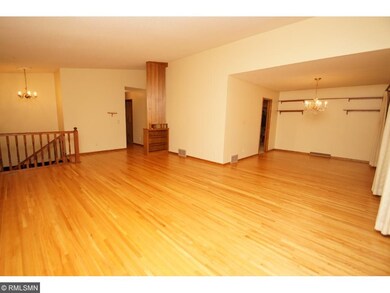 Gorgeous re-finished hardwood floors Pic 1 of 2