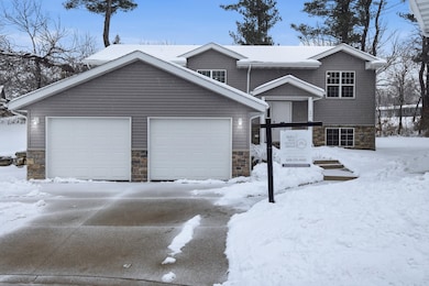 330 Waite Ln, Platteville, WI 53818 - photo 2