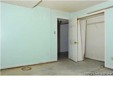 8015 Red Bud Hill Dr, Louisville, KY 40228 - photo 7