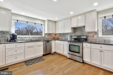 12538 Pinecrest Rd, Herndon, VA 20171 - photo 6