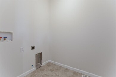 1826 Huntsboro Ln SW, Cedar Rapids, IA 52404 - photo 4