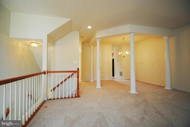 8725 Phipps Farm Way, Manassas, VA 20109 - photo 4