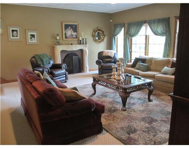 27 Lindsay Ln, Cranston, RI 02921 - photo 4