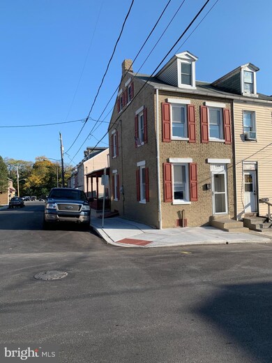 130 Perry St, Columbia, PA 17512 - photo 2