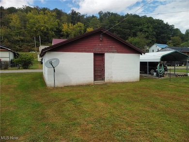 385 Center St, Clay, WV 25043 - photo 5