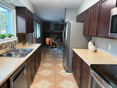 1005 Lincoln St, Emporia, KS 66801 - photo 7