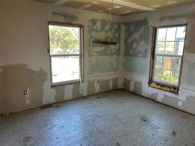 Spare room featuring a healthy amount of sunlight