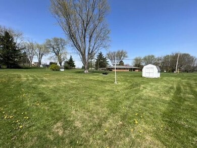 160 Hillcrest Dr, Circleville, OH 43113 - photo 2