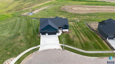 5601 E Morningside Cir, Sioux Falls, SD 57110 - photo 2