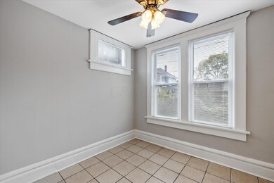 319 - dine in kitchen