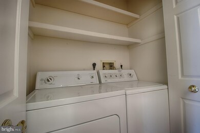 10448 Parthenon Ct, Bethesda, MD 20817 - photo 7