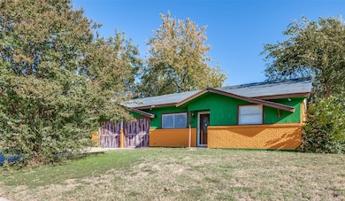 409 Roberts Cir, Arlington, TX 76010 - photo 2