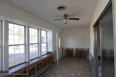 351-637049 Enclosed Porch (11)