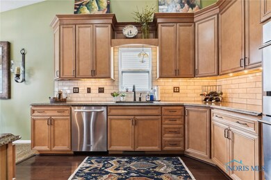 820 N Hill Trail, Findlay, OH 45840 - photo 4