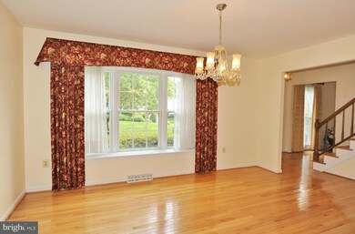 8816 Shadowlake Way, Springfield, VA 22153 - photo 4