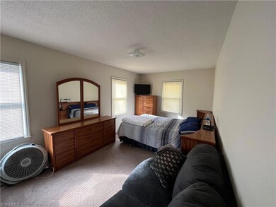 308 Hubbard St, Reidsville, NC 27320 - photo 4