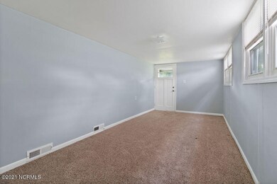 907 Barn St, Jacksonville, NC 28540 - photo 5