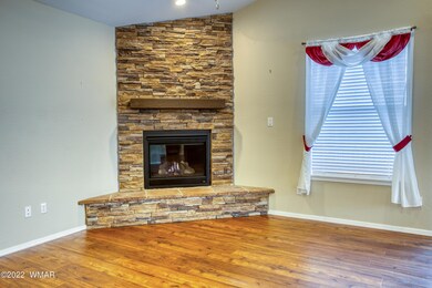 004_Living Room