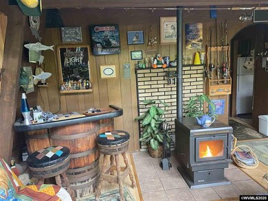 137 Santiam St, Gates, OR 97346 - photo 4