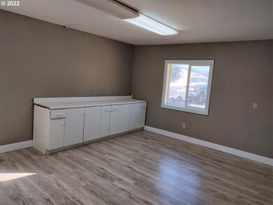945 S Overholt Ave, Prairie City, OR 97869 - photo 6