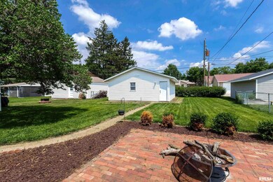 1020 Brown St, Bettendorf, IA 52722 - photo 4