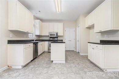 9200 Torrence Crossing Dr, Huntersville, NC 28078 - photo 2