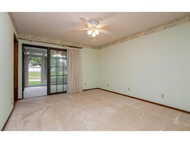 Dining area, Office, Den or Craft room? You decide