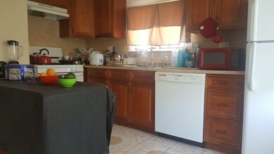 72 Lawn Ave unit 2, Quincy, MA 02169 - photo 2