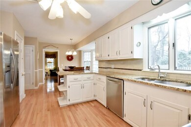 521 Love Ln, Warwick, RI 02886 - photo 4