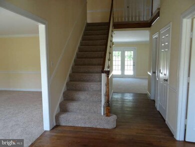 22117 Creekview Dr, Gaithersburg, MD 20882 - photo 2