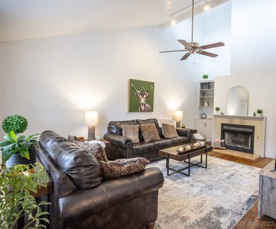 Living room (Fireplace)