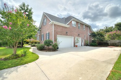 5413 Andrews Reach Loop-large-037-24-Sid