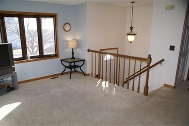 2608 W 61st St, Davenport, IA 52806 - photo 2