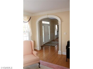 Living Room - Arched doorway from living room to f
