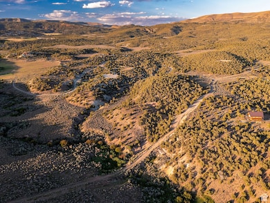 12536 E Solitude Dr, Lapoint, UT 84078 - photo 2