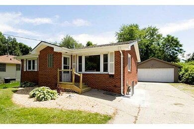 1910 Payton Ave, Des Moines, IA 50315 - photo 2