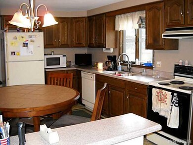 1058 Remington Dr, North Tonawanda, NY 14120 - photo 5