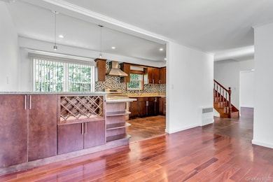 64-04 Utopia Pkwy, Flushing, NY 11365 - photo 7