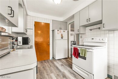 4106 Colony Rd, Cleveland, OH 44121 - photo 6