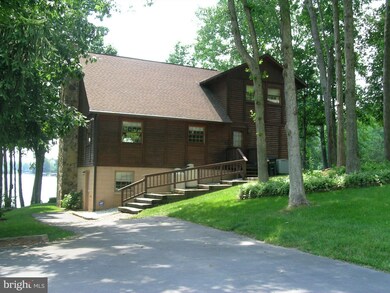 371 N Lakeshore Dr, Louisa, VA 23093 - photo 2